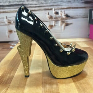 Rat Baby Heels in Gold and Black Size 6.